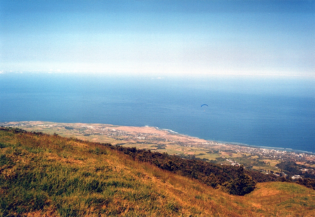 2002 - La Réunion B24 (Décollage parapente 1500 m).jpg